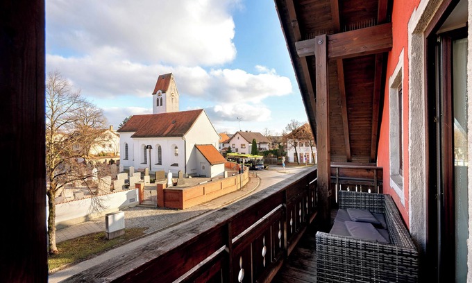 Munchen District Apartment | Apartment 'Appartement 5' with Shared Terrace and Wi-Fi