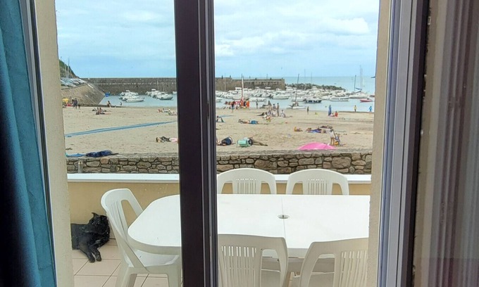 Plouezec Apartment | Apartment 'Appartement La Plage Plouha' with Sea View, Private Terrace and Wi-Fi