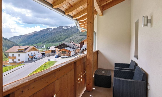 Melago Apartment | Apartment 'Arnika' with Mountain View, Private Terrace and Wi-Fi