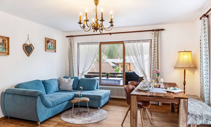 Untergrainau Apartment | Apartment 'Aschaubichl - Wohnung Alpenrose' with Mountain View, Balcony and Wi-Fi