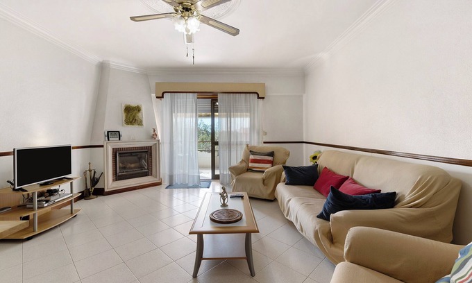 Cascais Apartment | Apartment 'Augusta's House' with Balcony and Wi-Fi