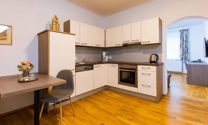 Uebelbach Apartment | Apartment Azure with breakfast in the Pension Herti - Haus Pastner am Teich