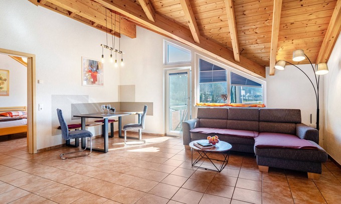 Stockach Apartment | Apartment 'Baumkrone' with Shared Garden, Balcony and Wi-Fi