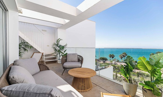 Torrequebrada Apartment | Apartment "Beach Front, Luxury Penthouse" with Shared Pool & Wi-Fi