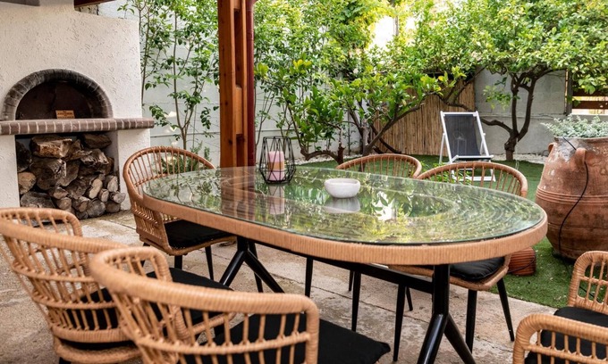 Pitsidia Apartment | Apartment 'Bella Casa Pitsidia' with Private Terrace, Wi-Fi and Air Conditioning
