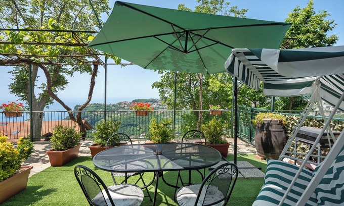 Agerola Apartment | Apartment 'Bella Veduta Luna' with Sea and Mountain View, Wi-Fi and Air Conditioning