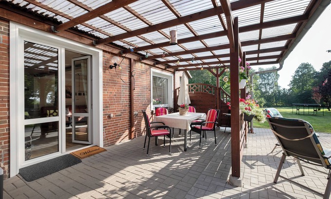 Arkebek Apartment | Apartment 'Bi Tiessens To Hus' with Private Terrace, Shared Garden and Wi-Fi