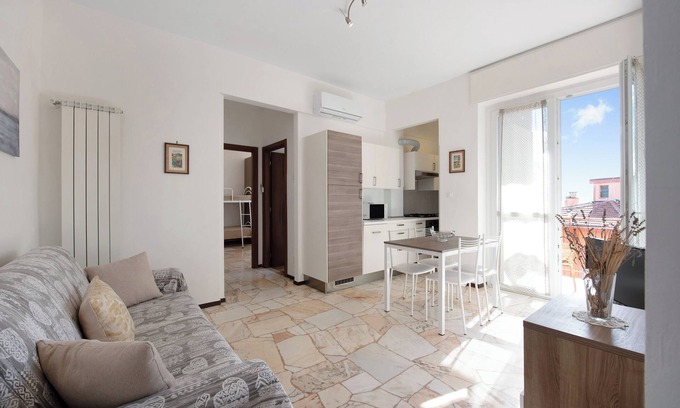 Varazze Apartment | Apartment "Bilocale Corosu con 2 balconi" with Balcony & A/C
