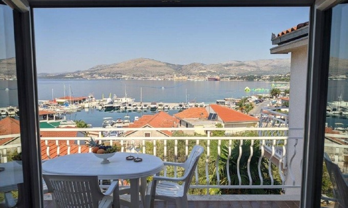 Okrug Gornji Apartment | Apartment Biserka - 50 m from beach : A6(4) - Okrug Gornji, Island Ciovo, Croatia