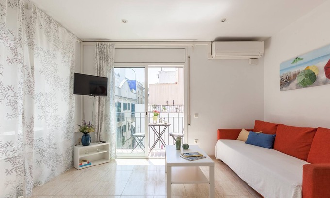 Sitges Town Center Apartment | Apartment 'Bonaire' near the beach with balcony, air conditioning & Wi-Fi