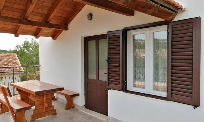 Rukavac Apartment | Apartment Branko - with parking; A2(4) - Cove Rukavac, Island Vis, Croatia