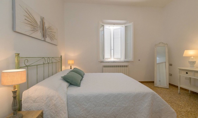 San Vincenzo Apartment | Apartment 'Brezza Marina' with Sea View and Wi-Fi