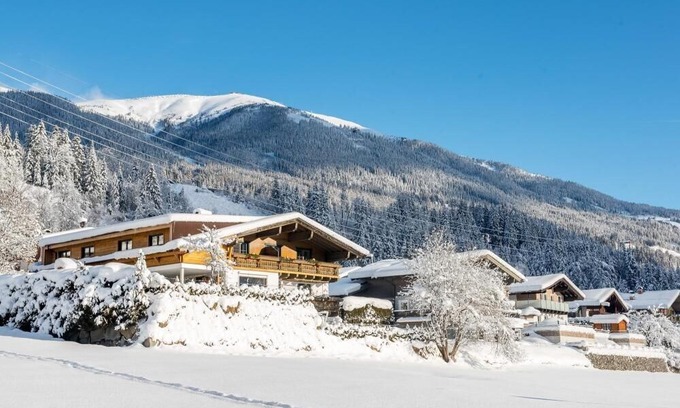 Schonbach Resort | Apartment building Ferien, Neukirchen