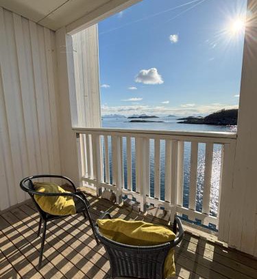 Henningsvaer Apartment | Apartment by the sea in Henningsvær