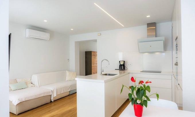S'Illot-Cala Morlanda Apartment | Apartment 'Ca Na Tonina Ref 7000' with Private Terrace, Wi-Fi and Air Conditioning