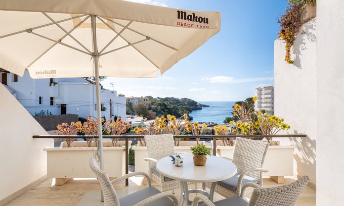 Cala Ferrera Apartment | Apartment 'Caballito De Mar' with Sea View, Wi-Fi and Air Conditioning