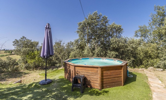 Casserres Apartment | Apartment 'Cal Viudet Nou' with Mountain View, Private Pool and Wi-Fi