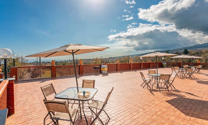 Piedimonte Etneo Apartment | Apartment 'Camia Etna House - Deluxe' with Sea View, Wi-Fi and Air Conditioning