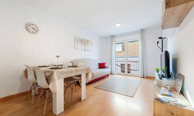 Flix Apartment | Apartment 'Canana De Vega' with Balcony, Wi-Fi and Air Conditioning