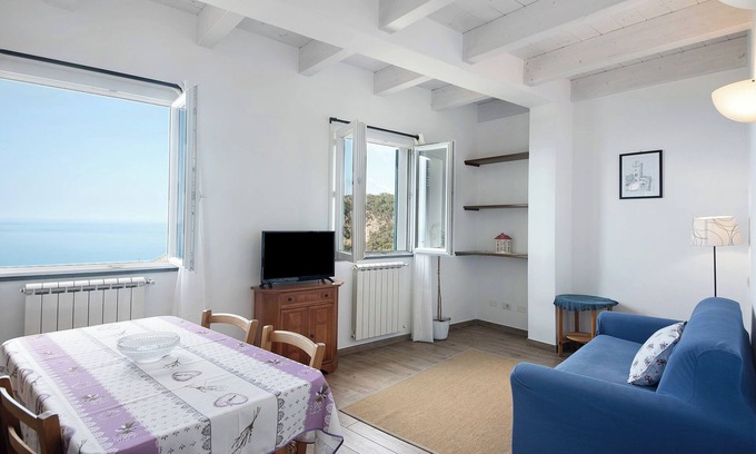 Montaretto Apartment | Apartment "Casa Mare Montaretto 1" with Sea View, Balcony & Wi-Fi