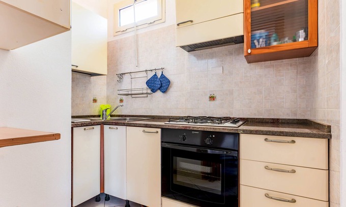 Sestu Apartment | Apartment 'Casa Rosa' with Private Garden and Air Conditioning