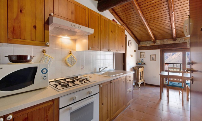 Casargo Apartment | Apartment "Casargo 1" with Mountain View & Balcony