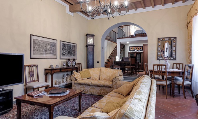 Capraia e Limite Apartment | Apartment 'Certopiano Loft' with Shared Pool, Shared Garden and Wi-Fi