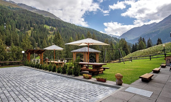 Santa Caterina Valfurva Apartment | Apartment 'Chalet Primula 5' with Mountain View, Shared Garden and Wi-Fi