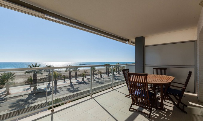 Cubelles Apartment | Apartment 'Cubelles' with Sea View, Wi-Fi and Air Conditioning