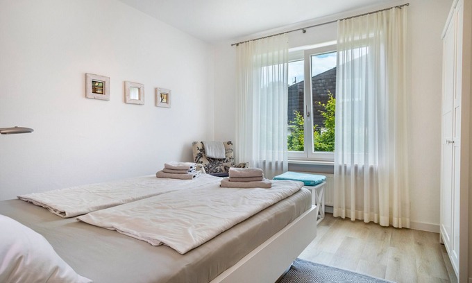 Unteruhldingen Apartment | Apartment 'Doppelzimmer' with Shared Garden and Wi-Fi
