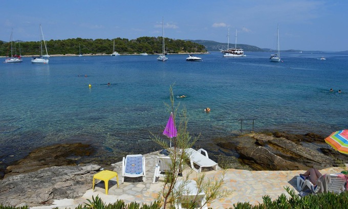 Mali Iz Apartment | Apartment Davor - 20m from sea : A1(2+2) - Mali Iz (Island Iz), Zadar riviera, Croatia