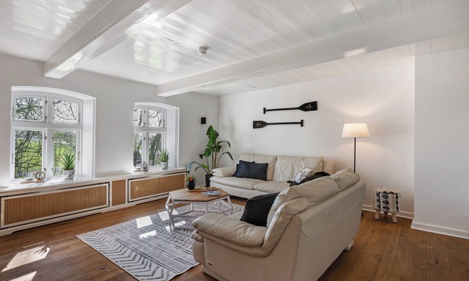 Westerhever Apartment | Apartment 'Deichgraf' with Shared Terrace and Shared Garden