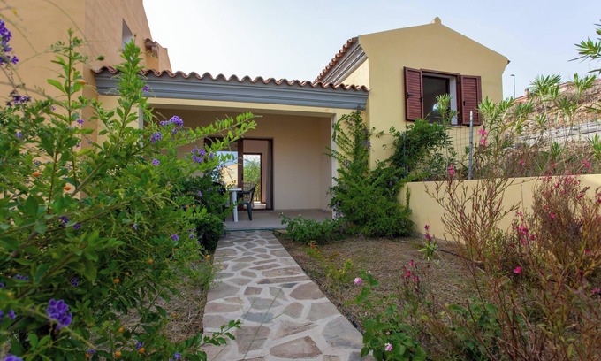 Luddui Apartment | Apartment "Diana 4" Close to Several Beaches with Sea View, Garden & Terrace