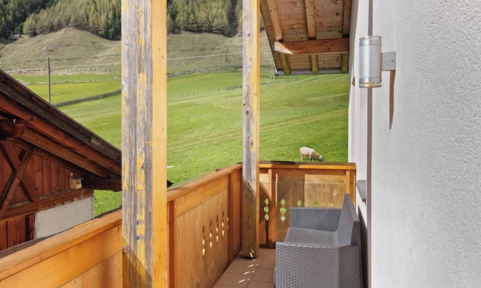 Melago Apartment | Apartment 'Edelweiss' with Mountain View, Private Terrace and Wi-Fi