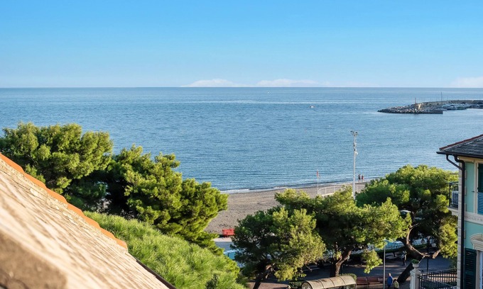 Arenzano Apartment | Apartment "Edo - Arenzanohost" with Sea View & Balconies