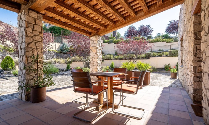 Conesa Apartment | Apartment 'El Clos 5' with Shared Terrace, Shared Garden and Wi-Fi