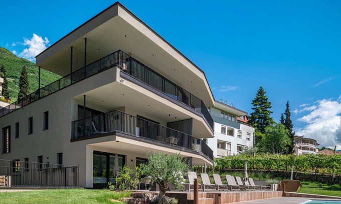 Centro - Piani - Rencio Apartment | Apartment "Erbacher - Renate's Gründer Suite" with Mountain View, Shared Pool & Sauna