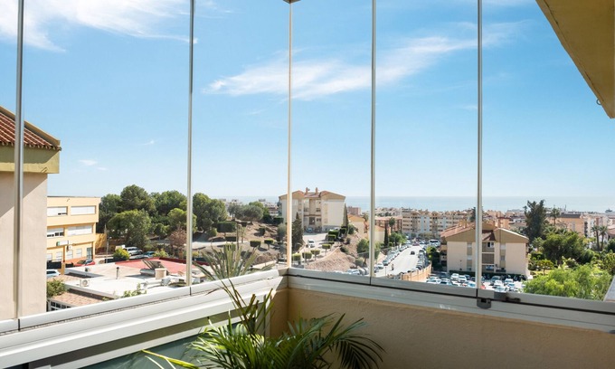 Rincon de la Victoria Apartment | Apartment 'Gran Sol piscina y vistas al mar' with Sea View and Air Conditioning