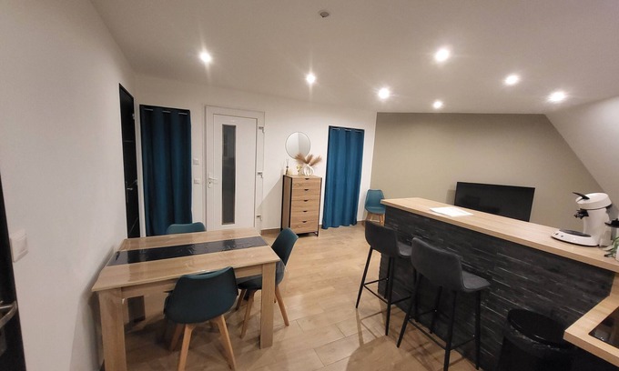 Carentan Apartment | Apartment for 4 people, 5 minutes walk from the station and downtown!