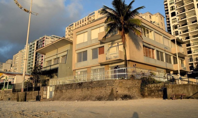 Centro Apartment | Apartment Facing the Sea Foot on Sand in Pitangueiras with Wi-fi!
