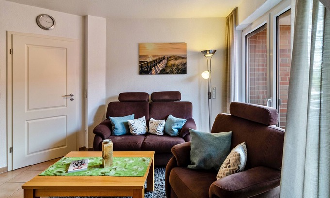 Norddeich Apartment | Apartment 'Ferienwohnung Neue Sande' with Private Garden, Balcony and Wi-Fi