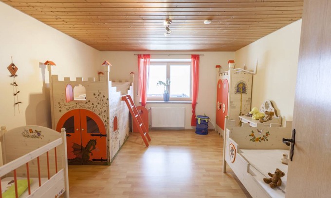 Aulendorf Apartment | Apartment ∙ Ferienwohnung Linde, 80qm, 1 Schlafzimmer, 1 Kinderschlafzimmer, max. 2 Erwachsene und
