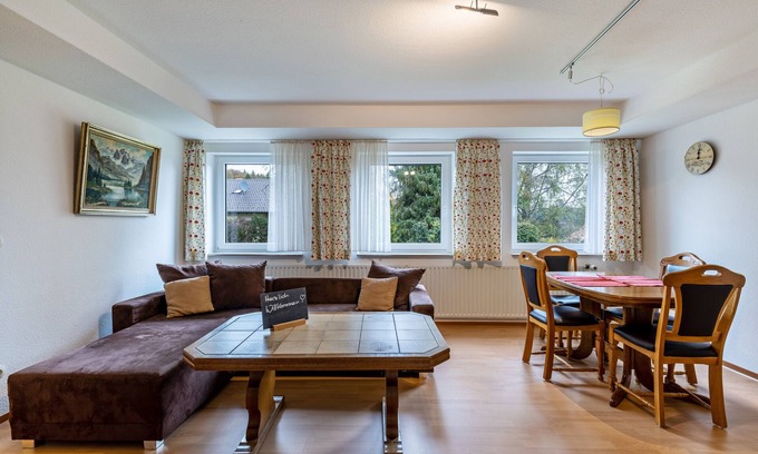 Bronnen Apartment | Apartment 'Ferienwohnung Dachs' with Private Terrace, Shared Garden, dogfriendly and Wi-Fi