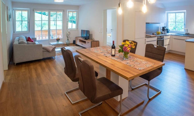 Gengenbach Apartment | Apartment 'Ferienwohnung Löwenzahn' with Mountain View, Shared Terrace and Wi-Fi