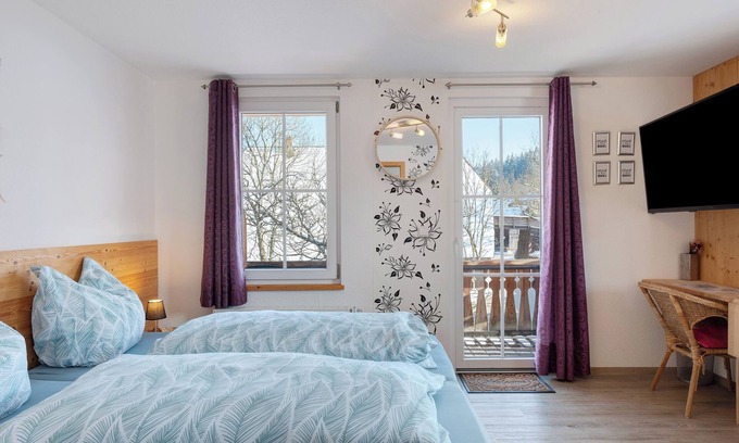 Sankt Georgen im Schwarzwald Apartment | Apartment 'Ferienwohnung 2 Personen' with Shared Garden, Balcony and Wi-Fi