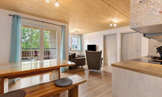 Unadingen Apartment | Apartment 'Ferienwohnung Gauchach' with Shared Garden, Balcony and Wi-Fi