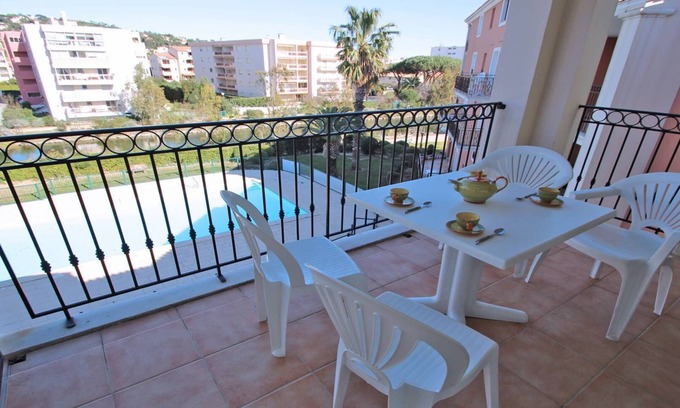Sainte-Maxime City Centre Apartment | Apartment for 4/5 people - Swimming pool residence - A/C - WiFi - Near beach and city center -.