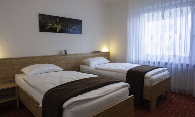 Eschborn Apartment | Apartment for 4 pers. with 2 bedrooms and 2 bathrooms, kitchen and balcony in Eschborn