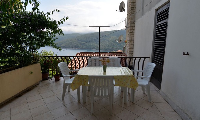 Rabac Apartment | Apartment for 5 people with 2 bedrooms and 1 additional bed (ID 1564)