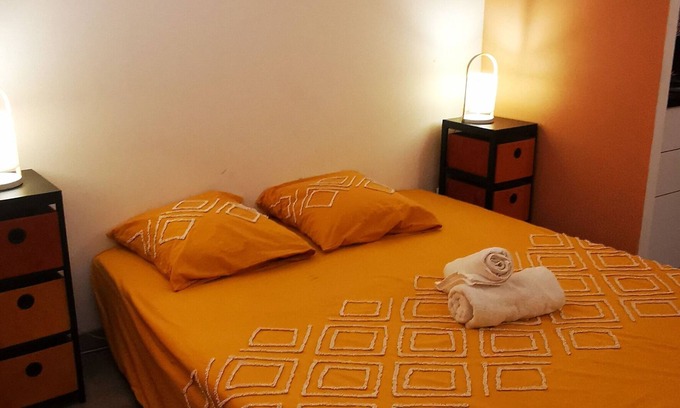 Valence Apartment | Apartment for 8 people, private parking. Ideal on the road to vacation.